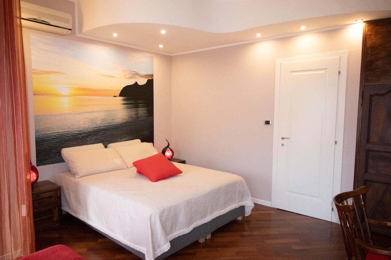 La Casa Di Adele Cagliari B&B Kültér fotó